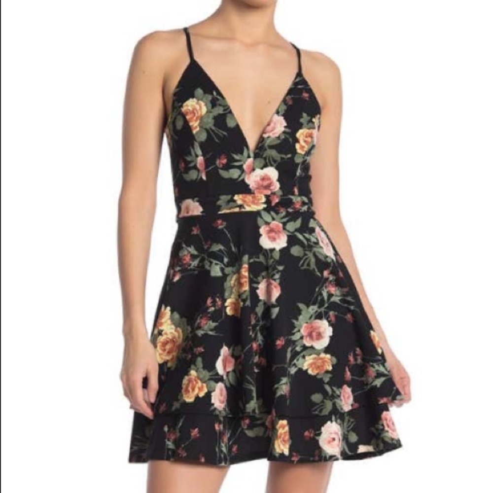 NEW ⭐️ Floral Tiered Skater Dress w/ Lace Back